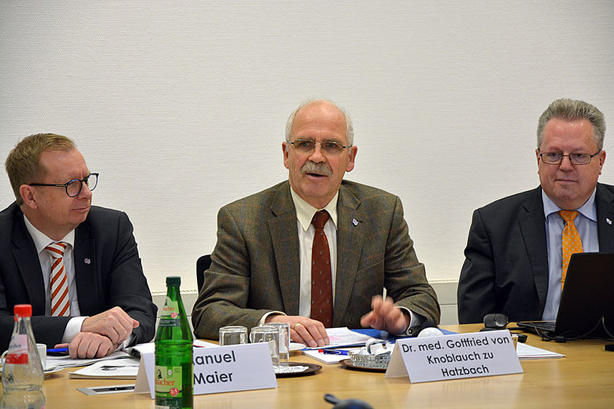 v.l.n.r.: Manuel Maier, Justitiar der LÄKH, Dr. von Knoblauch zu Hatzbach, Präsident der LÄKH, Dr. med. Alexander Marković, Ärztlicher Geschäftsführer der LÄKH 