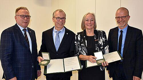 Foto von Dr. Pinkowski, Prof. Dr. Dr. René Gottschalk, Prof. Dr. Ursel Heudorf und Stefan Majer