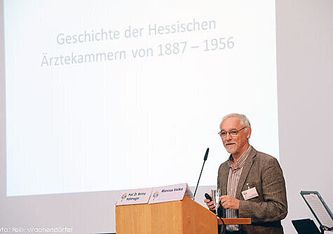 Foto von Prof. Dr. Benno Hafeneger, Leiter der Forschungsgruppe "Geschichte der Landesärztekammer Hessen"