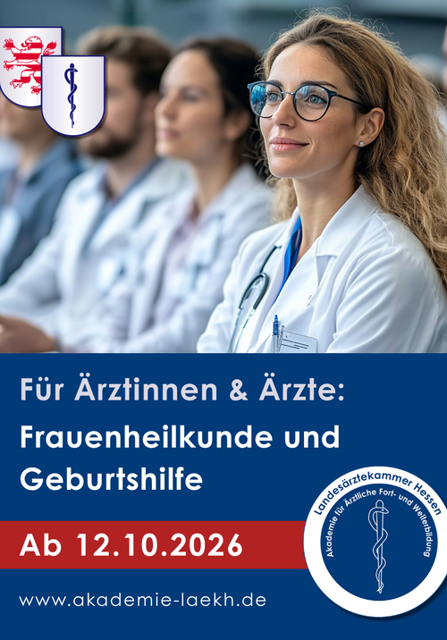 Bild, das die Fortbildung "Repetitorium Frauenheilkunde und Geburtshilfe" der Akademie für ärztliche Fort- und Weiterbildung ab dem 12.10.2026 bewirbt. Das Foto zeigt eine Reihe Ärztinnen und Ärzte, die aufmerksam einem Vortrag lauschen.