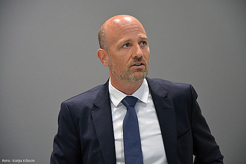 Prof. Dr. med. Ralf Michael Muellenbach, MHBA Foto von Prof. Dr. med. Ralf Michael Muellenbach, MHBA, Zentrum Notfall- und Intensivmedizin, Direktor der Klinik für Anästhesiologie, Intensivmedizin, Notfallmedizin und Schmerztherapie, ECMO-Zentrum Klinikum Kassel