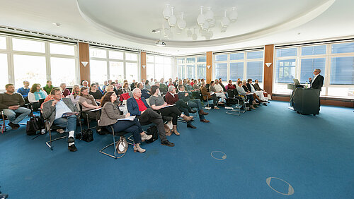 Startbild: Foto vom Blauen Saal der Akademie