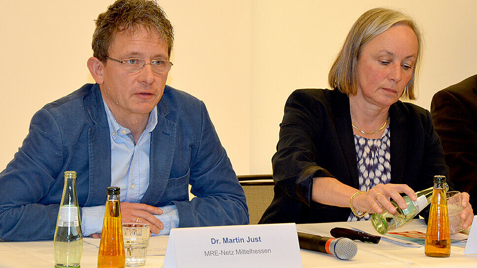 Foto von Dr. Martin Rust, MRE-Netz-Mittelhessen, Prof. Dr. Ursel Heudorf, stv. Leiterin des Gesundheitsamts Frankfurt am Main
