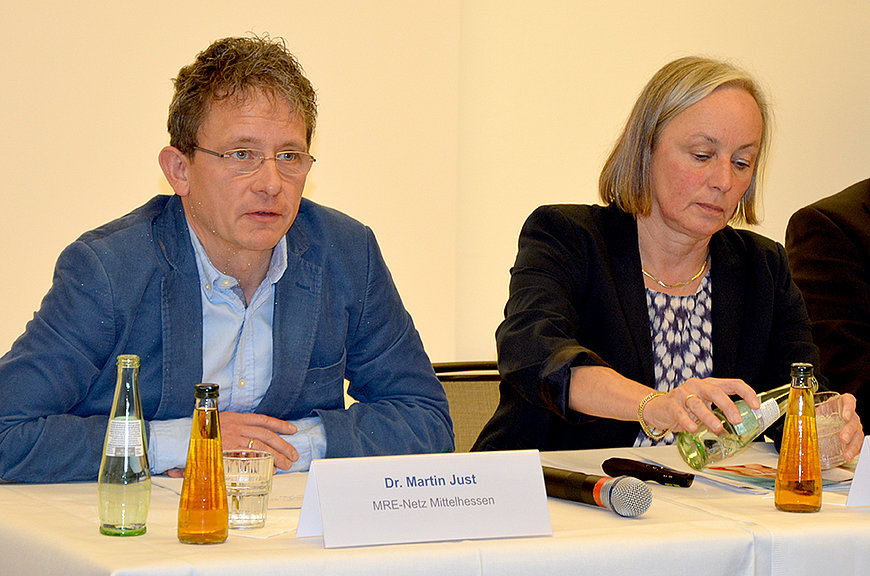 Foto von Dr. Martin Rust, MRE-Netz-Mittelhessen, Prof. Dr. Ursel Heudorf, stv. Leiterin des Gesundheitsamts Frankfurt am Main