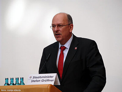 Foto von Sozialminister Stefan Grüttner bei seinem Vortrag "Erfüllt das Versorgungsstrukturgesetz die Erwartungen aus Sicht der Landesregierung?"
