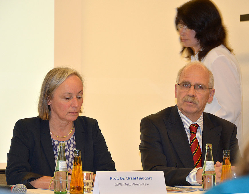 Foto von Prof. Dr. Ursel Heudorf, stv. Leiterin des Gesundheitsamts Frankfurt am Main, MRE-Netz-Rhein-Main, Dr. Gottfried von Knoblauch zu Hatzbach, Präsident der Landesärztekammer Hessen