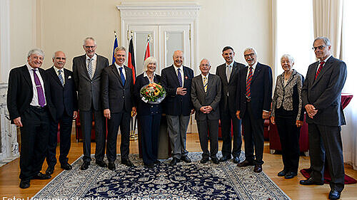 Gruppenfoto von der Verleihung des Bundesverdienstkreuzes