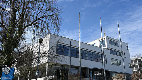 Startbild: Foto von der Außenansicht des Gebäudes des Bildungszentrums