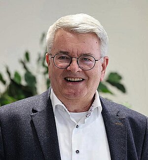 symposium_kadel.jpg
