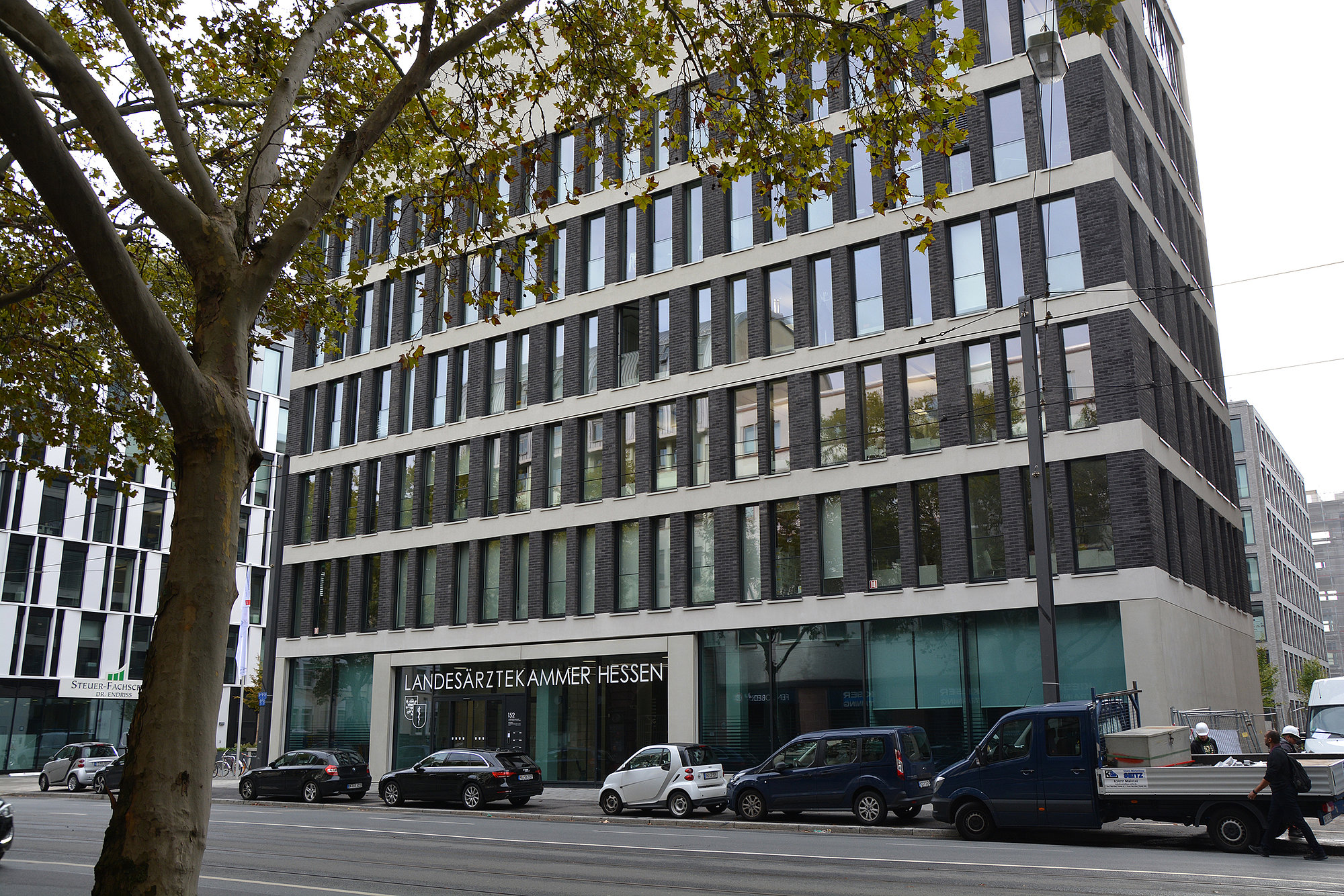 Standort Frankfurt Startbild: Foto von der Nordfassade der Landesärztekammer Hessen