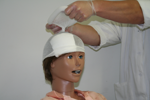 10_Wundversorgung_Kopf_Silvia_Happel.bmp