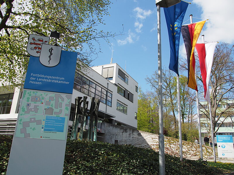 Foto von der Einfahrt in die Tiefgarage des Bildungszentrums