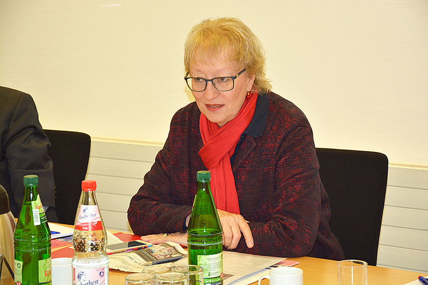 Monika Buchalik, Vizepräsidentin der LÄKH, informiert über Perspektiven in der Allgemeinmedizin