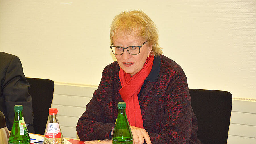 Monika Buchalik, Vizepräsidentin der LÄKH, informiert über Perspektiven in der Allgemeinmedizin