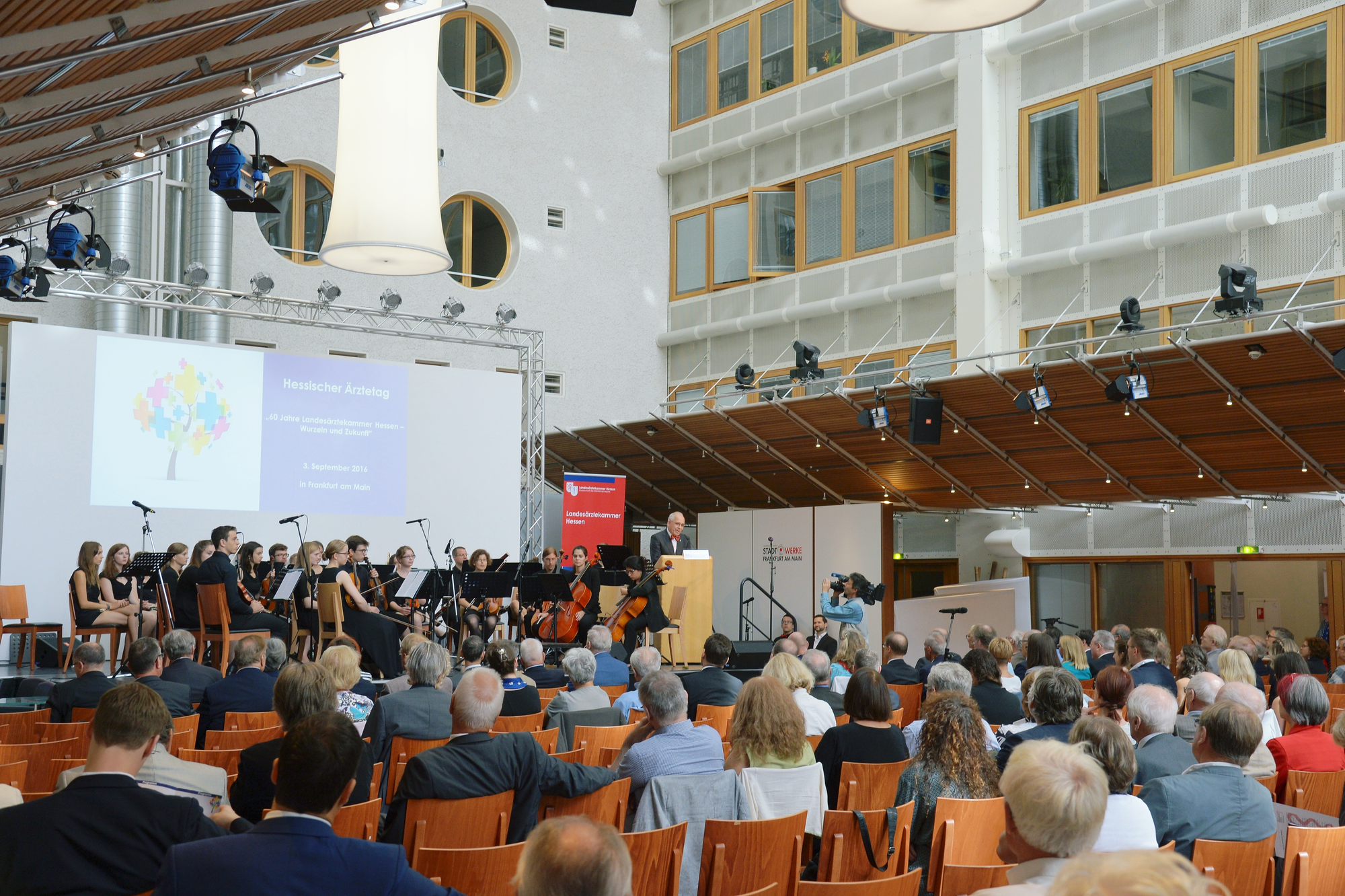 Hessischer Ärztetag 2016 Startbild: Foto vom Hessischen Ärztetag 2016, Blick ins Publikum
