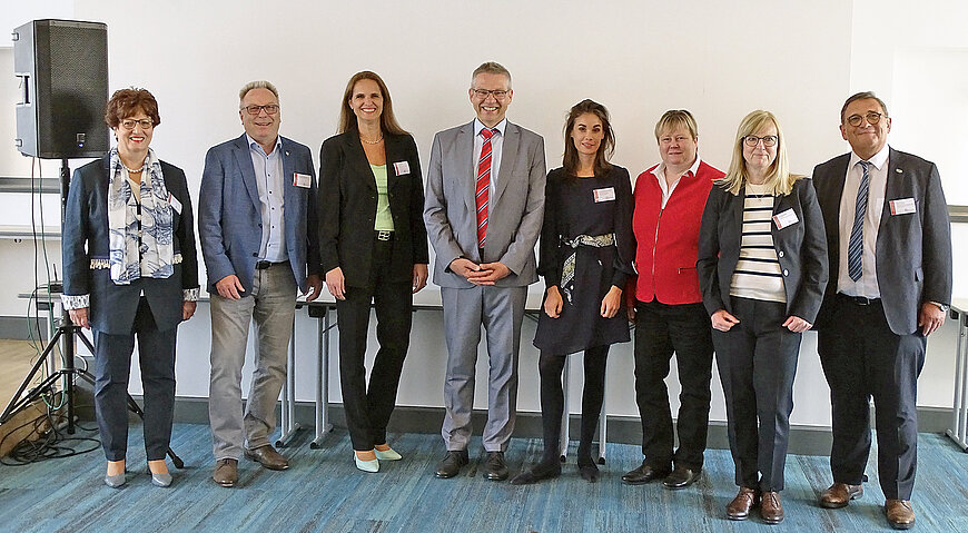 PM_2023_05_26_Heilen_helfen_Gruppenfoto.jpg