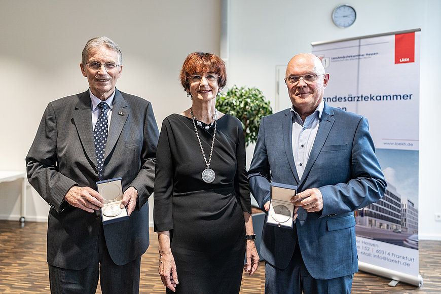 Foto von Prof. Hach-Wunderle, Prof. Thomas Weber und Dr. Wolfgang Kauder