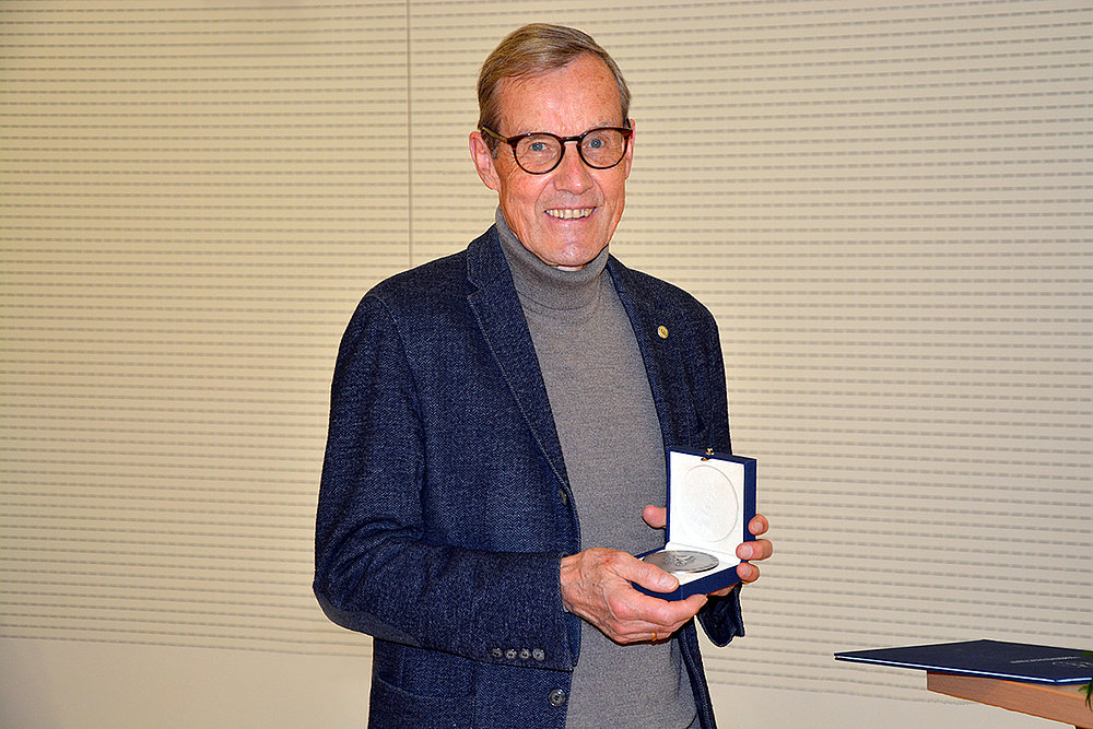 2021_11_11_Dr_Graubner_Ehrenplakette_Silber.jpg