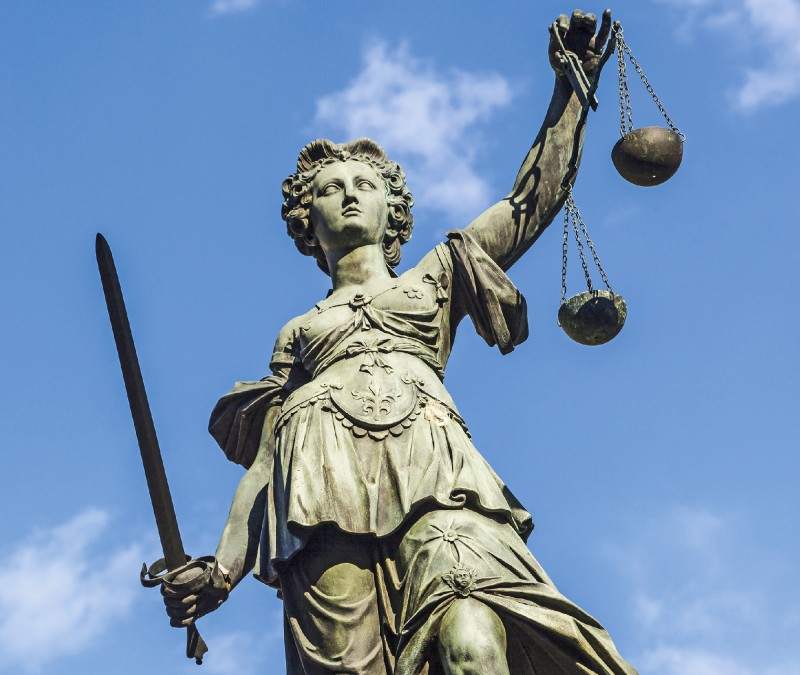 rip_staatsanwalt_justitia_roemerberg_frankfurt_f_travelview.jpg