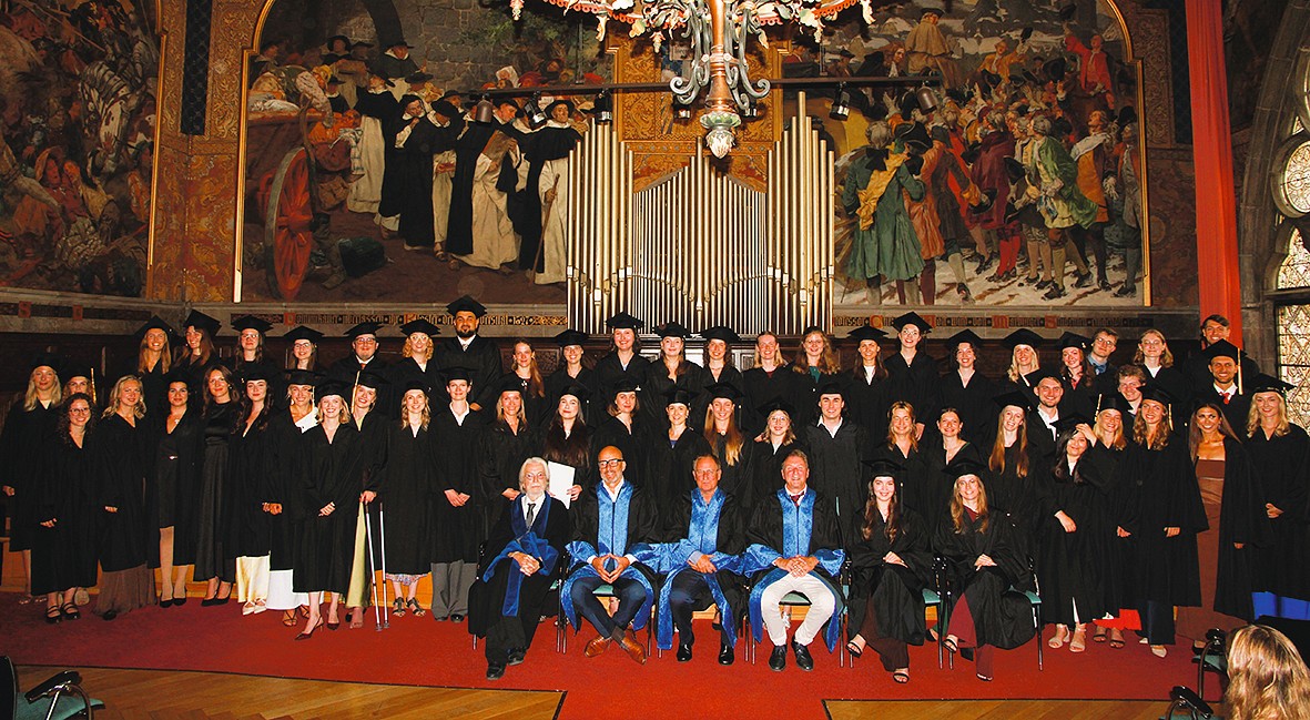 med_examensfeier_mr_gruppenfoto_2.jpg med_examensfeier_mr_gruppenfoto_2.jpg