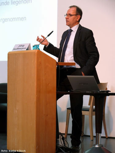 Foto von Jörg Hoffmann, Geschäftsführer der Kassenärztlichen Vereinigung Hessen, bei seinem Vortrag "Selbstverwaltung - Lust oder Frust?"