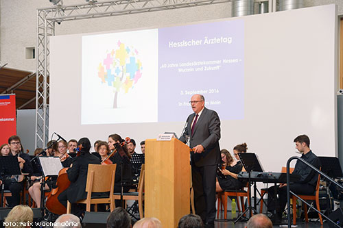 Foto von Staatsminister Stefan Grüttner, Hessischer Minister für Soziales und Integration 